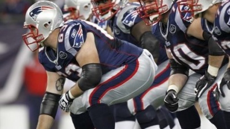 Patriots solidify O-line, extend center David Andrews, PFF News & Analysis