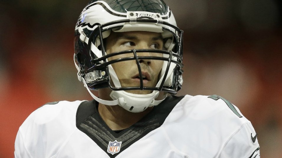 Sam Bradford's debut with Eagles is half full