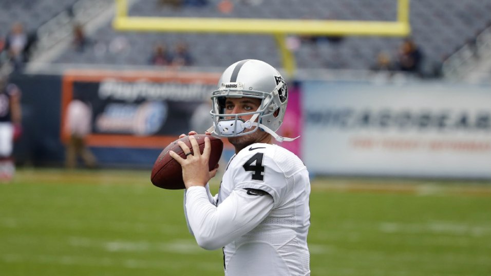 Raiders QB Derek Carr climbs up Pro Football Focus' QB rankings