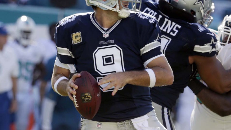 Dallas Cowboys Tony Romo gets set to throw a pass in the 3rd