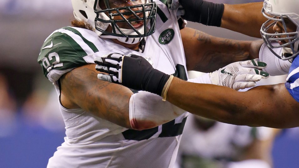 New York Jets defensive end Leonard Williams (92) takes the field