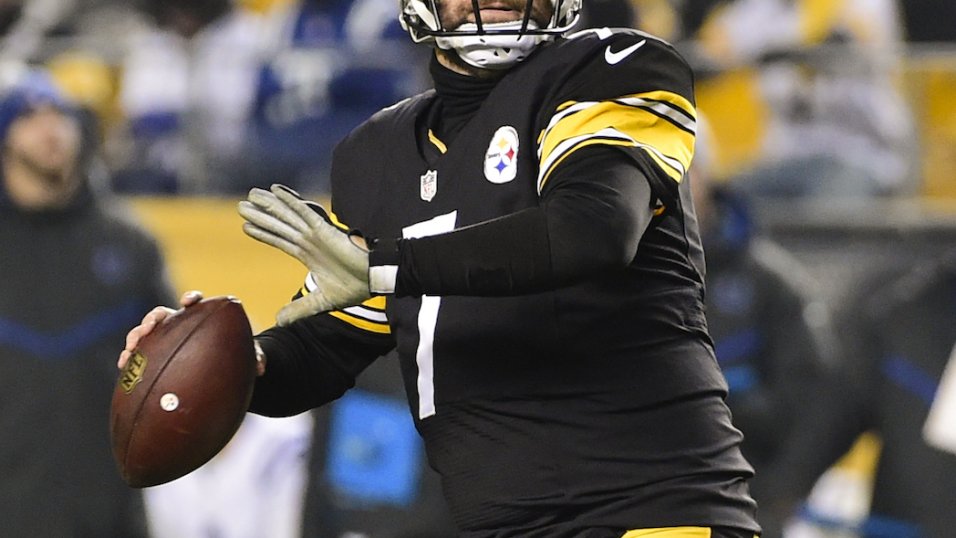 Pittsburgh Steelers quarterback Ben Roethlisberger (7) walks off