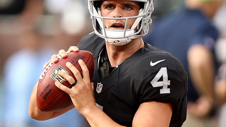 Oakland Raiders' Carson Palmer (3) warms up prior to a preseason