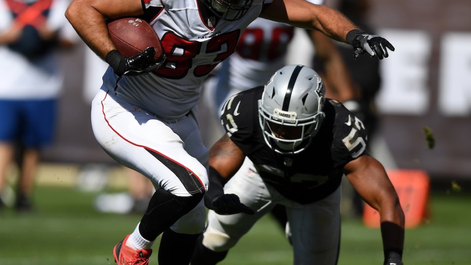 Raiders Jamize Olawale goes 19 yards for a TD