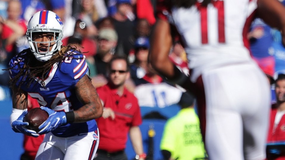 Bills DT Kyle Williams catches a pass in his final game