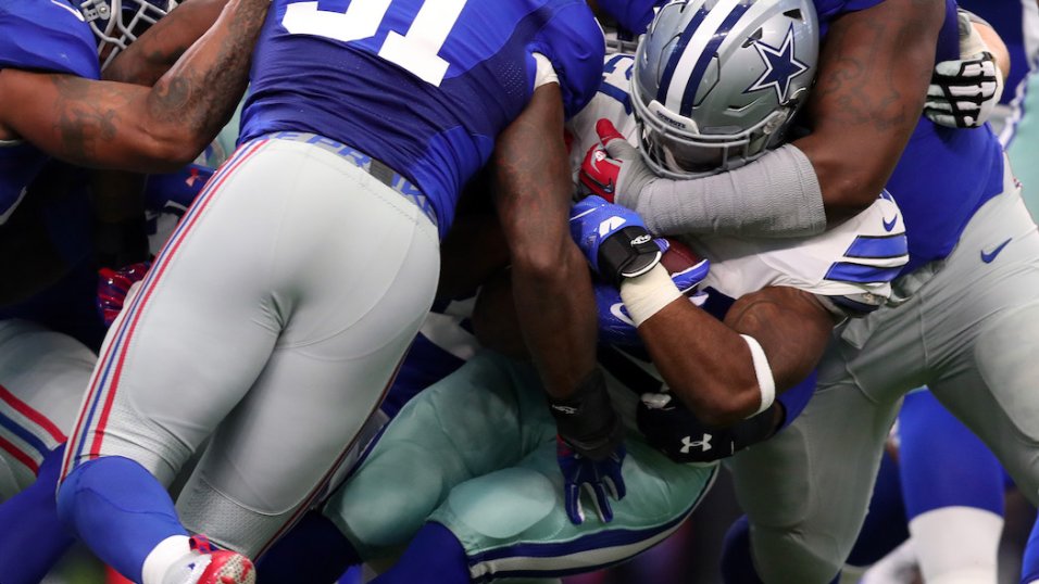 The Dallas Cowboys easily handle the New York Giants 