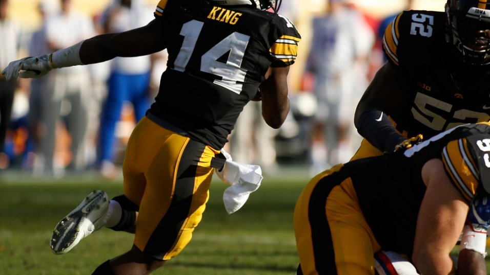 Desmond King of the Houston Texans gets set against the Tennessee News  Photo - Getty Images