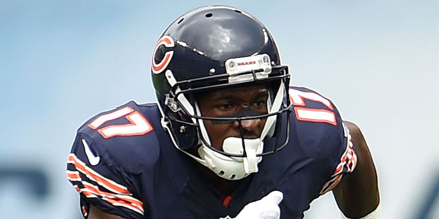 CHICAGO, IL - AUGUST 27: Alshon Jeffery #17 of the Chicago Bears participates in warmups prior to a game against the Kansas City Chiefs at Soldier Field on August 27, 2016 in Chicago, Illinois. (Photo by Stacy Revere/Getty Images)