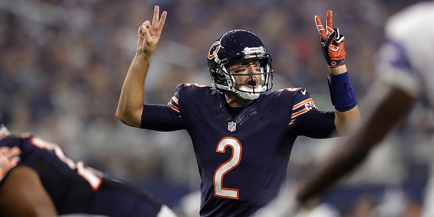 ARLINGTON, TX - SEPTEMBER 25: Brian Hoyer #2 of the Chicago Bears at AT&T Stadium on September 25, 2016 in Arlington, Texas. (Photo by Ronald Martinez/Getty Images)