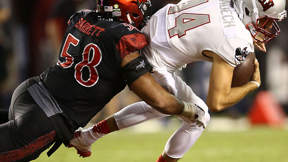 New York Giants Barrett Green tackles Philadelphia Eagles