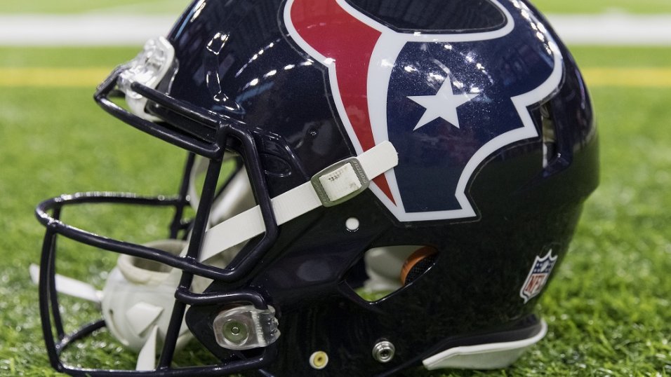 Texans agree to terms with four players Monday