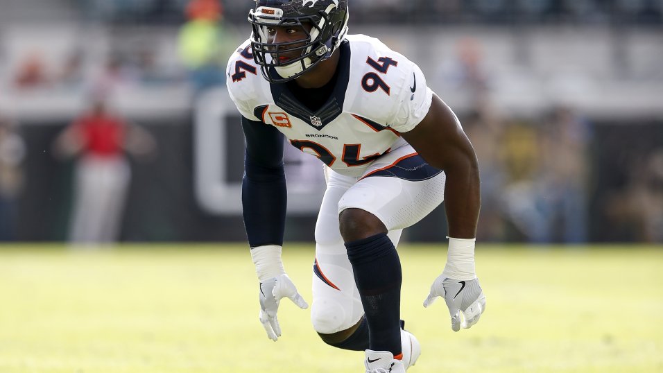 DeMarcus Ware of the Dallas Cowboys lines up on the right side of the  News Photo - Getty Images