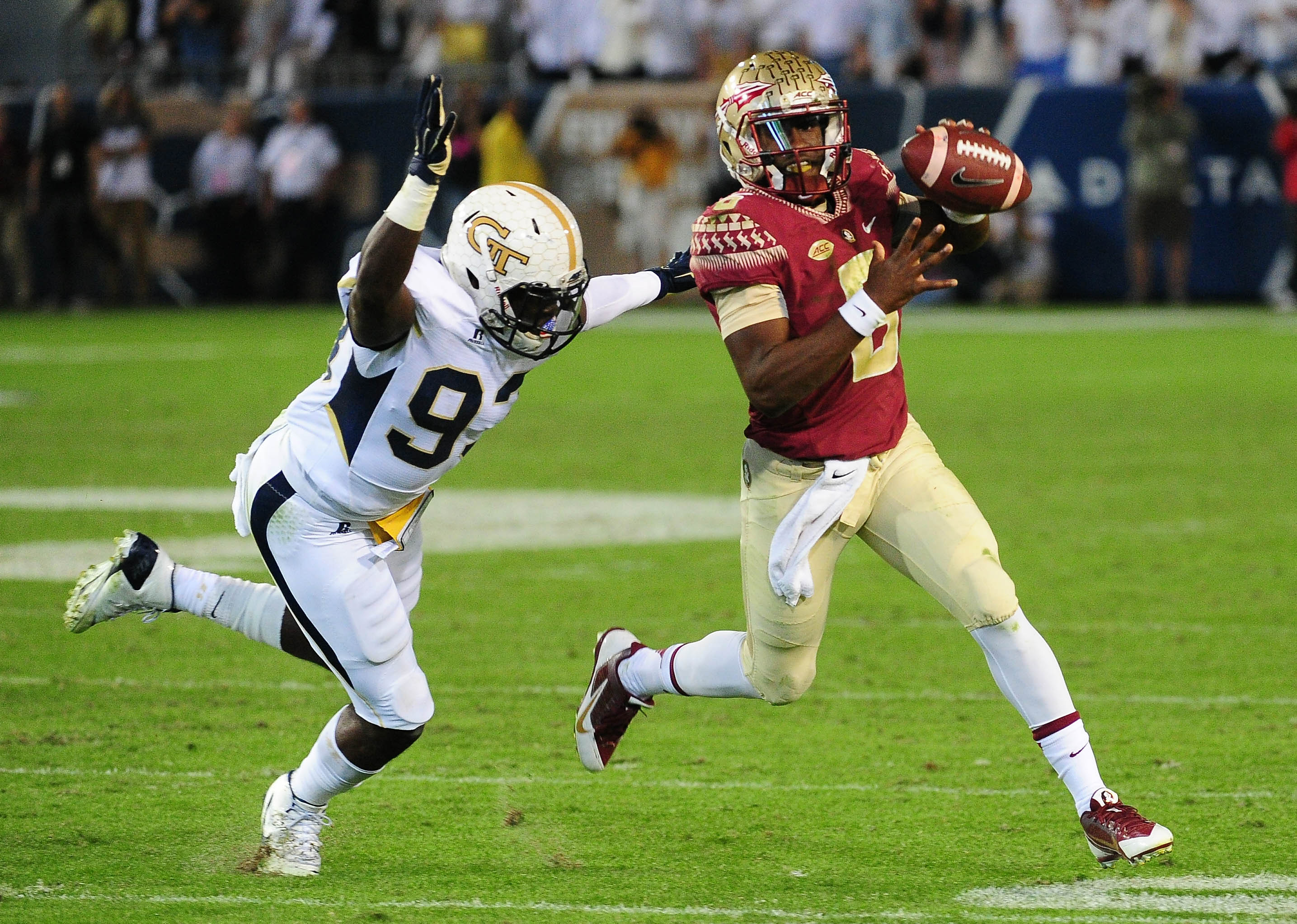 ATLANTA, GA - OCTOBER 24: Everett Golson #6 of the Florida State Seminoles looks to pass left-handed as he is pursued by…