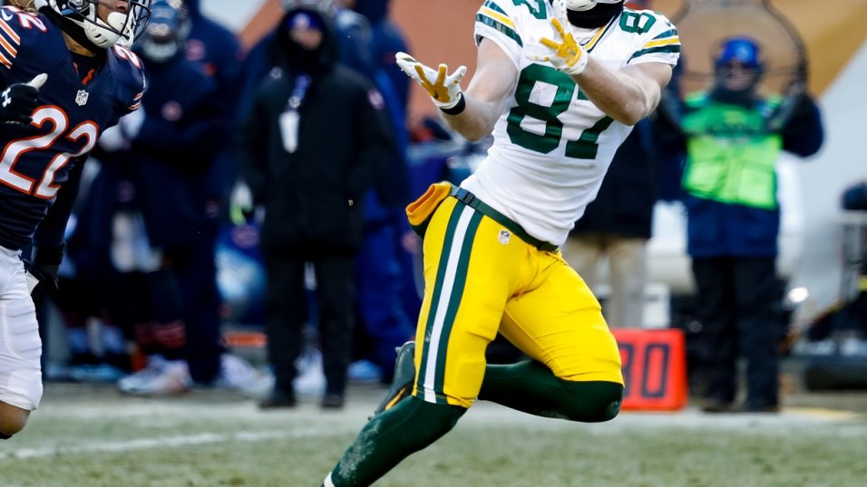 Why no knee brace for Jordy Nelson? Receivers almost never use