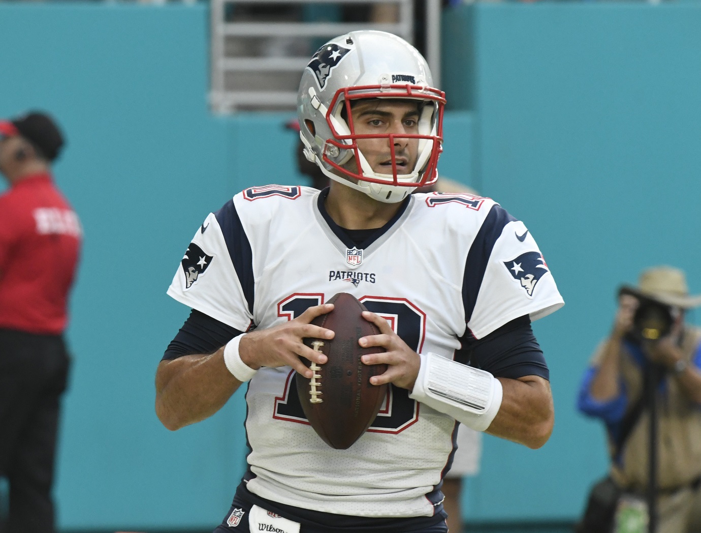 pro-patriots-appear-serious-about-keeping-garoppolo