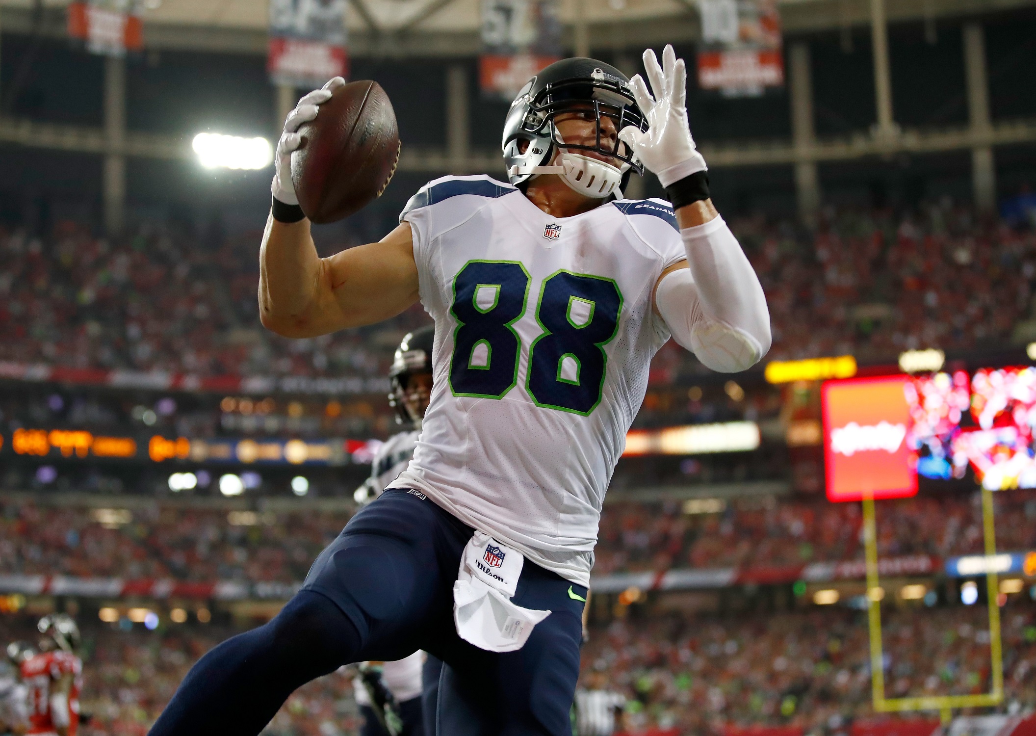 fantasy-football-dfs-guide-draftkings-tournaments-week-14-2017