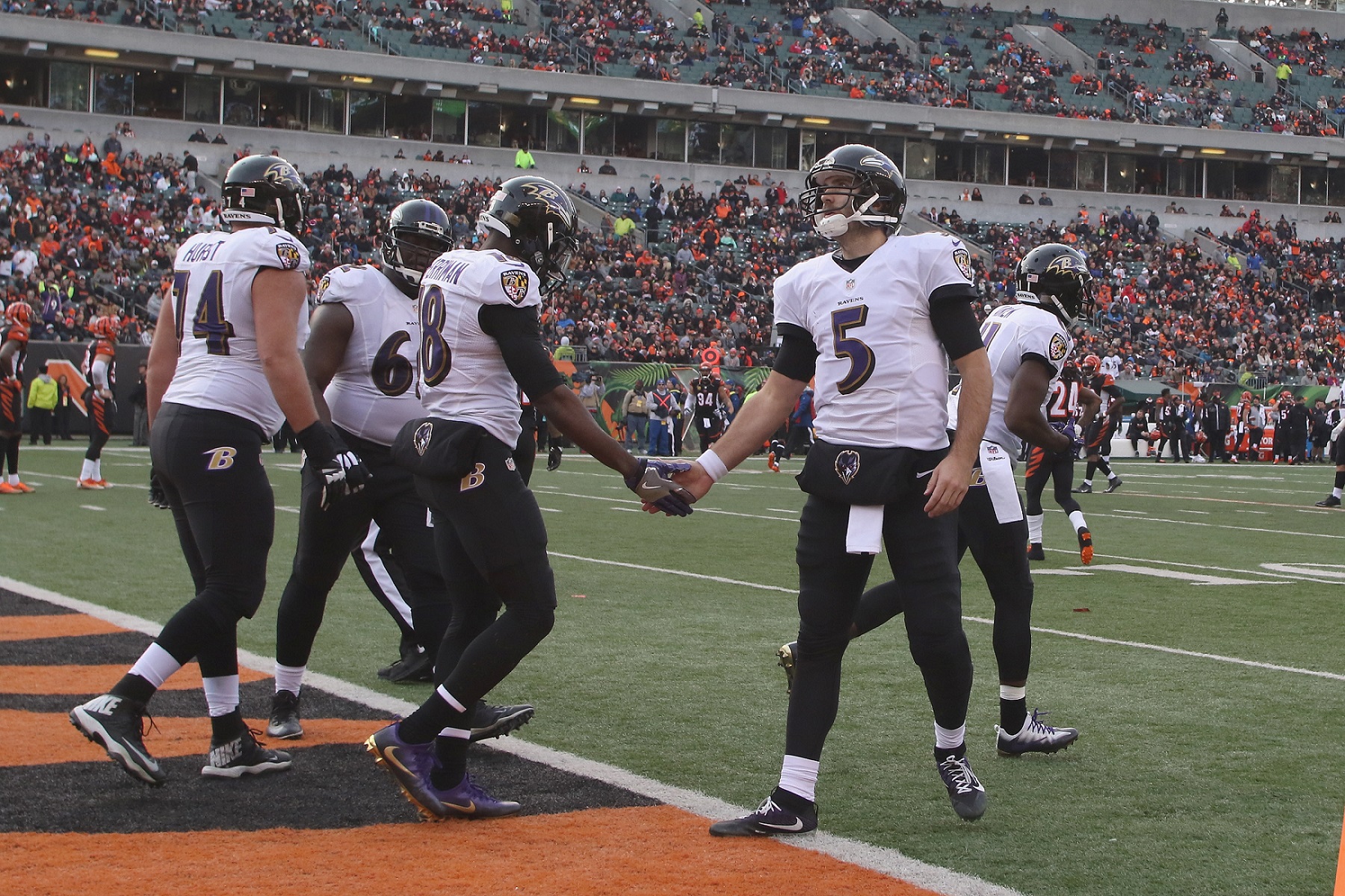 CINCINNATI, OH - JANUARY 01:  Joe Flacco #5 of the Baltimore Ravens celebrates a touchdown with teammate Breshad Periman…