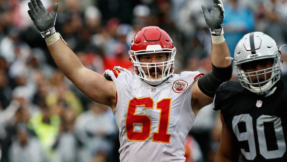 Chiefs C Mitch Morse to miss time, Fulton to step up, PFF News & Analysis