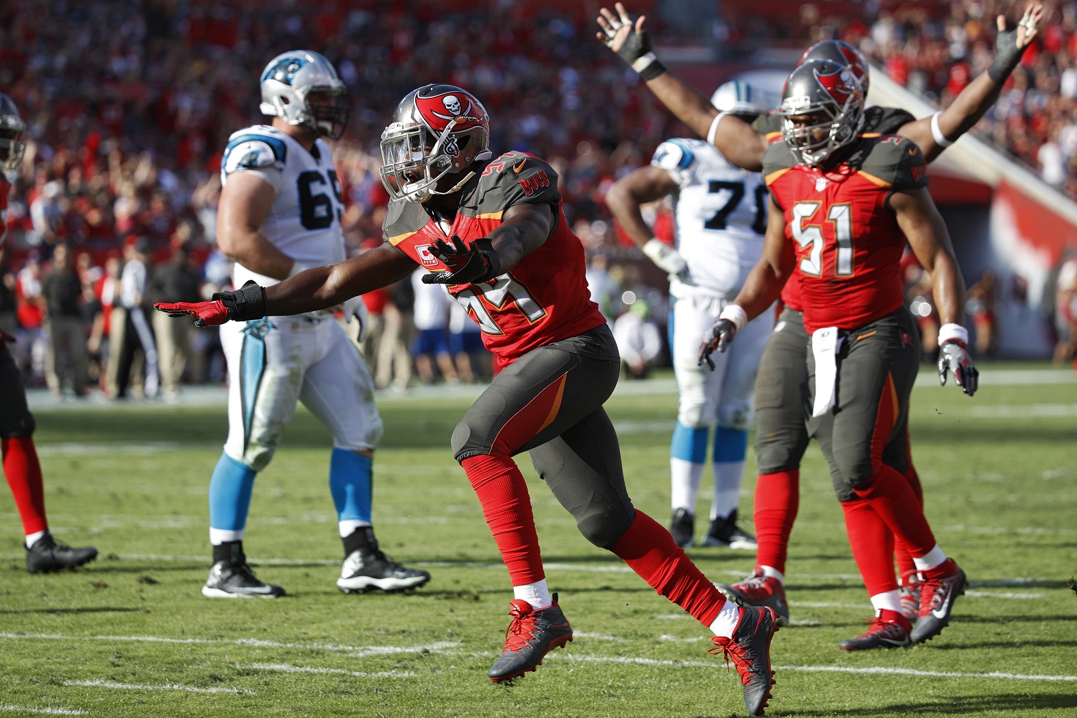 pro-tampa-bay-lb-david-week-to-week-with-ankle-sprain