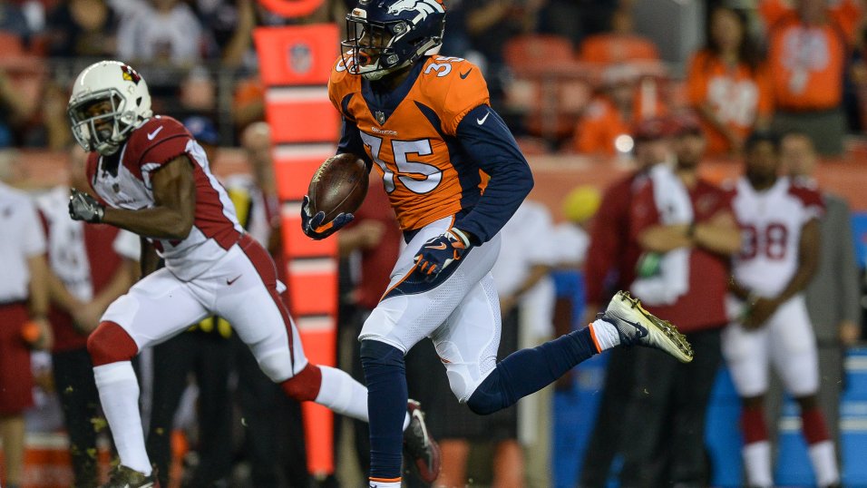 August 31, 2017: Denver Broncos defensive back Dymonte Thomas (35) with a  ball carry during the second quarter of an NFL preseason matchup between  the Arizona Cardinals and the Denver Broncos at