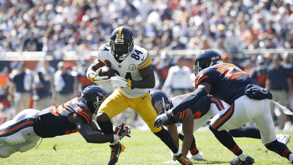 Wide receiver Jim Smith of the Pittsburgh Steelers looks on from the  News Photo - Getty Images