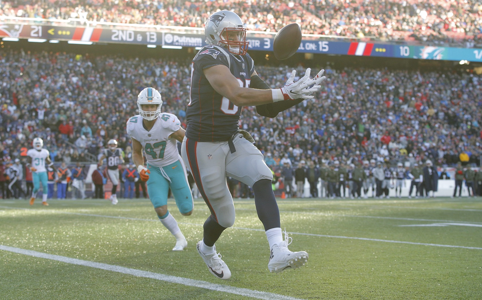 pro-refocused-new-england-patriots-35-miami-dolphins-17