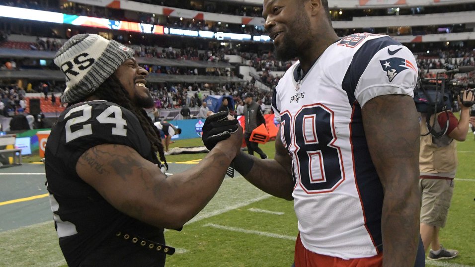 Patriots tight end Martellus Bennett does his job, and much more