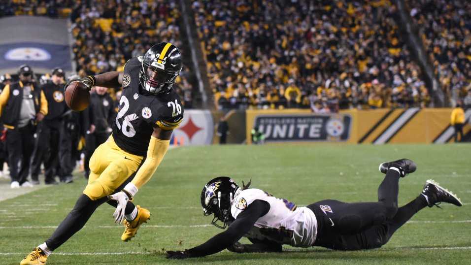 Le'Veon Bell of the Baltimore Ravens scores a fourth quarter