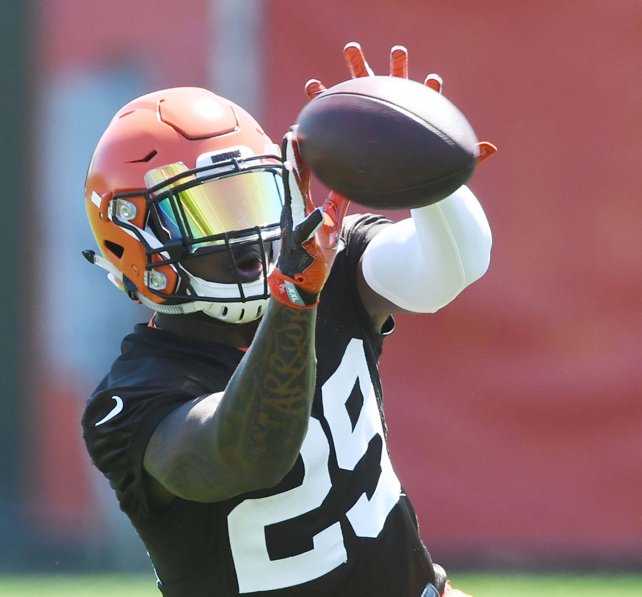 pro-browns-sign-duke-johnson-to-contract-extension