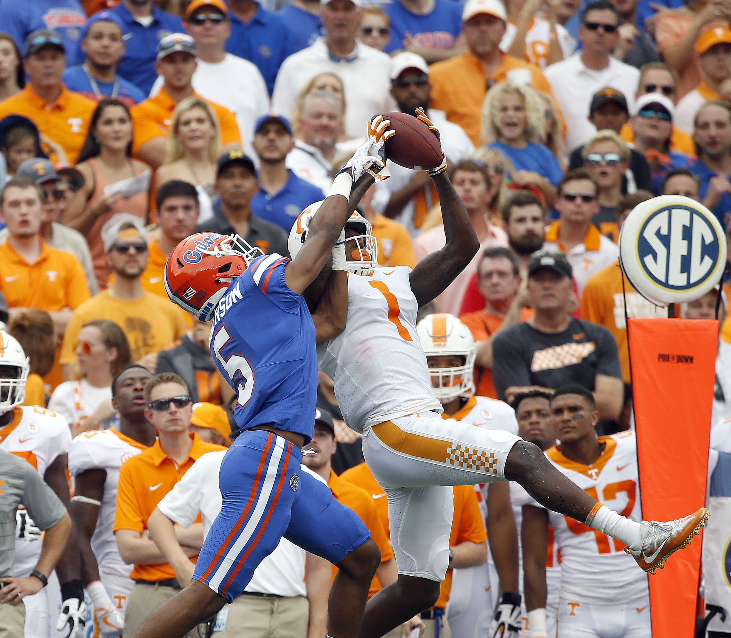 college-gators-edge-cover-likely-crucial-in-matchup-with-tennessee