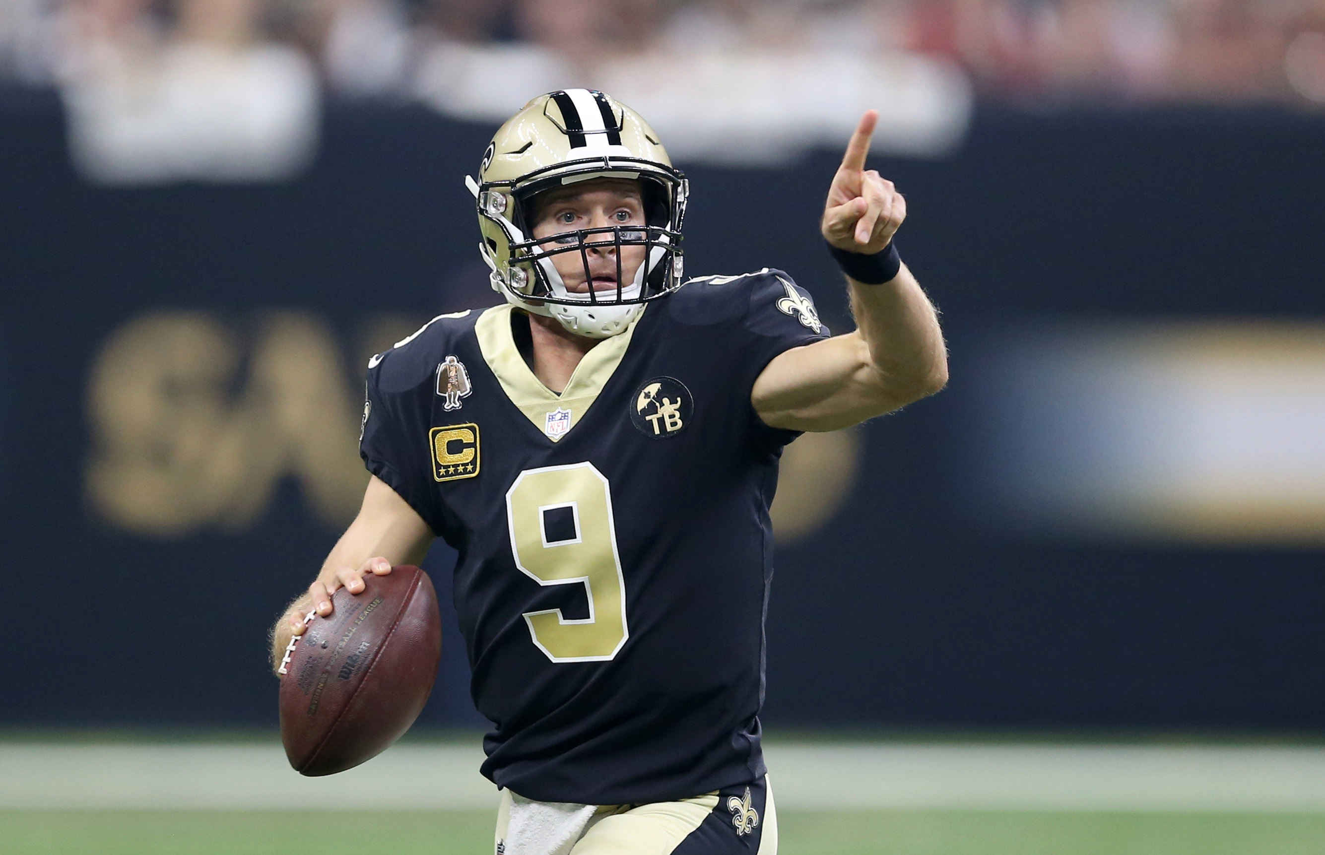 pro-after-a-record-setting-2018-campaign-drew-brees-earns-pffs-top-passer-award