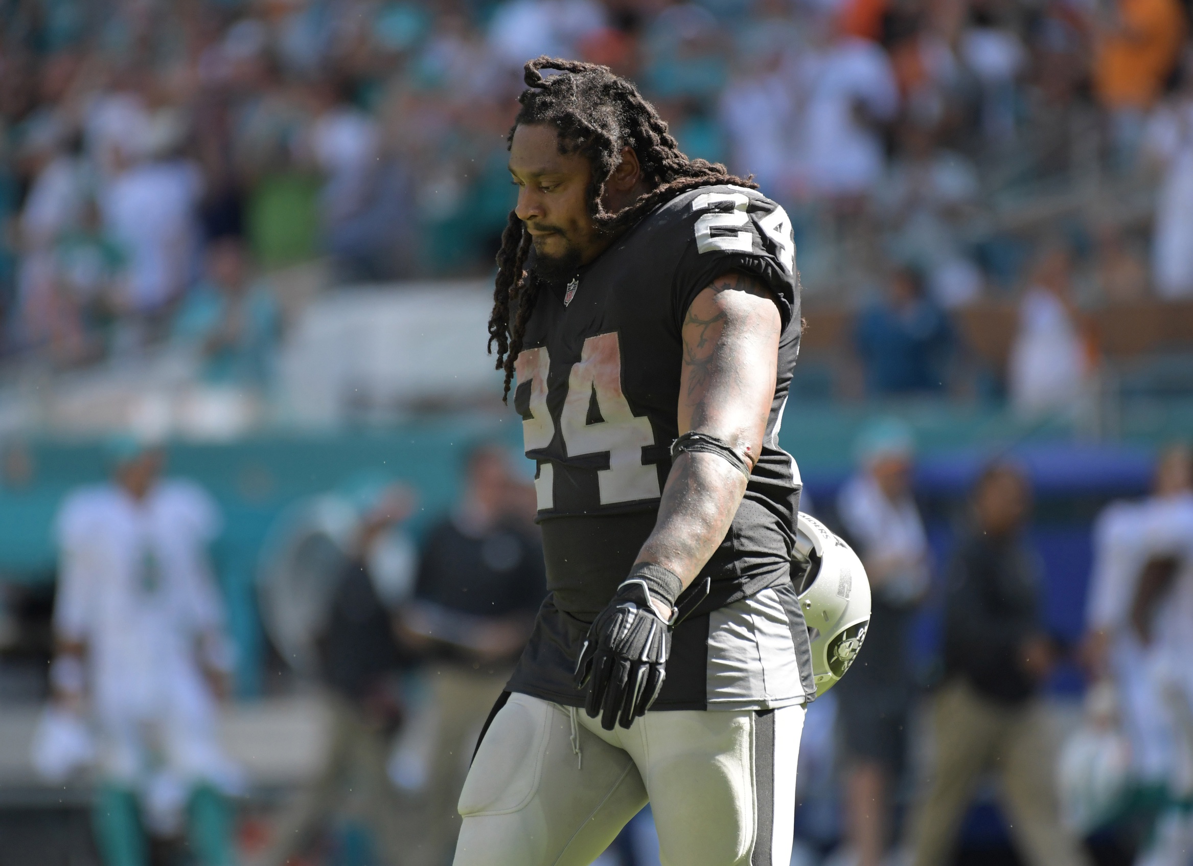 pro-going-from-bad-to-worse-marshawn-lynch-news-stacks-odds-against-raiders-struggling-offense