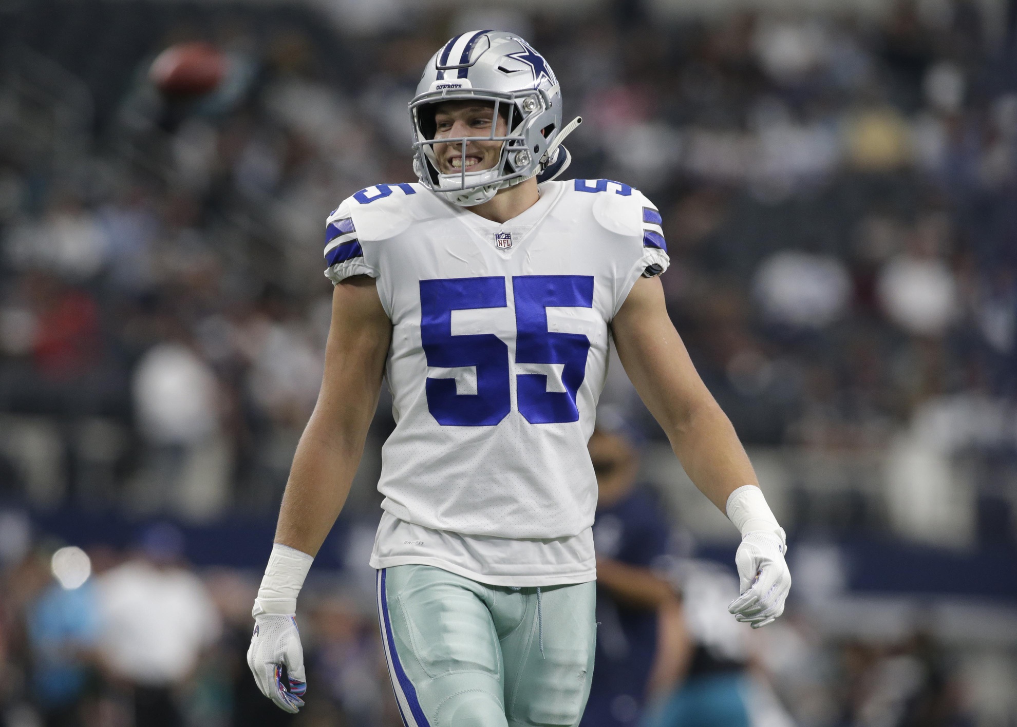 pro-derwin-james-leighton-vander-esch-duking-it-out-for-defensive-rookie-of-the-year-honors
