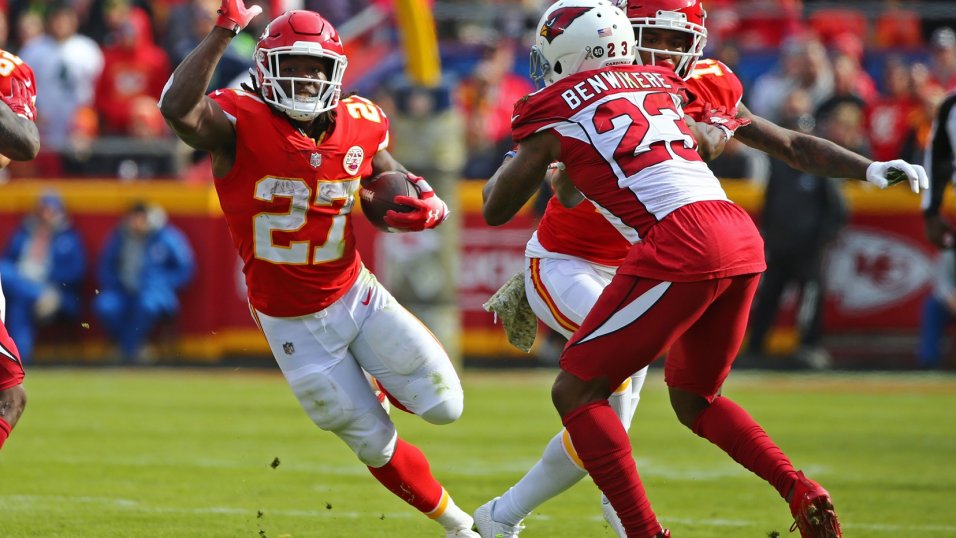 Mahomes throws 2 TD passes as Chiefs beat Cardinals 26-14