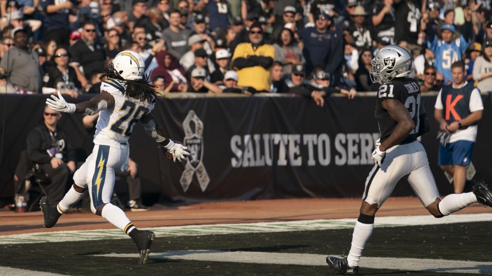 NFL Week 10 PFF ReFocused: Oakland Raiders 26, Los Angeles