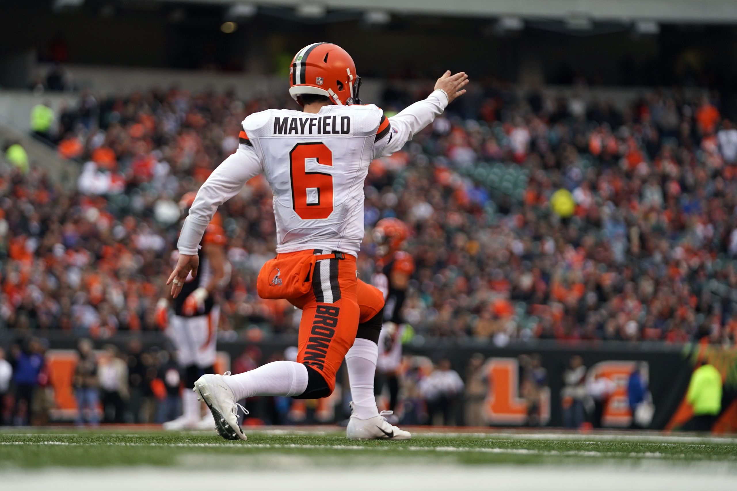 pro-baker-mayfield-isnt-playing-any-better-but-his-situation-has-improved