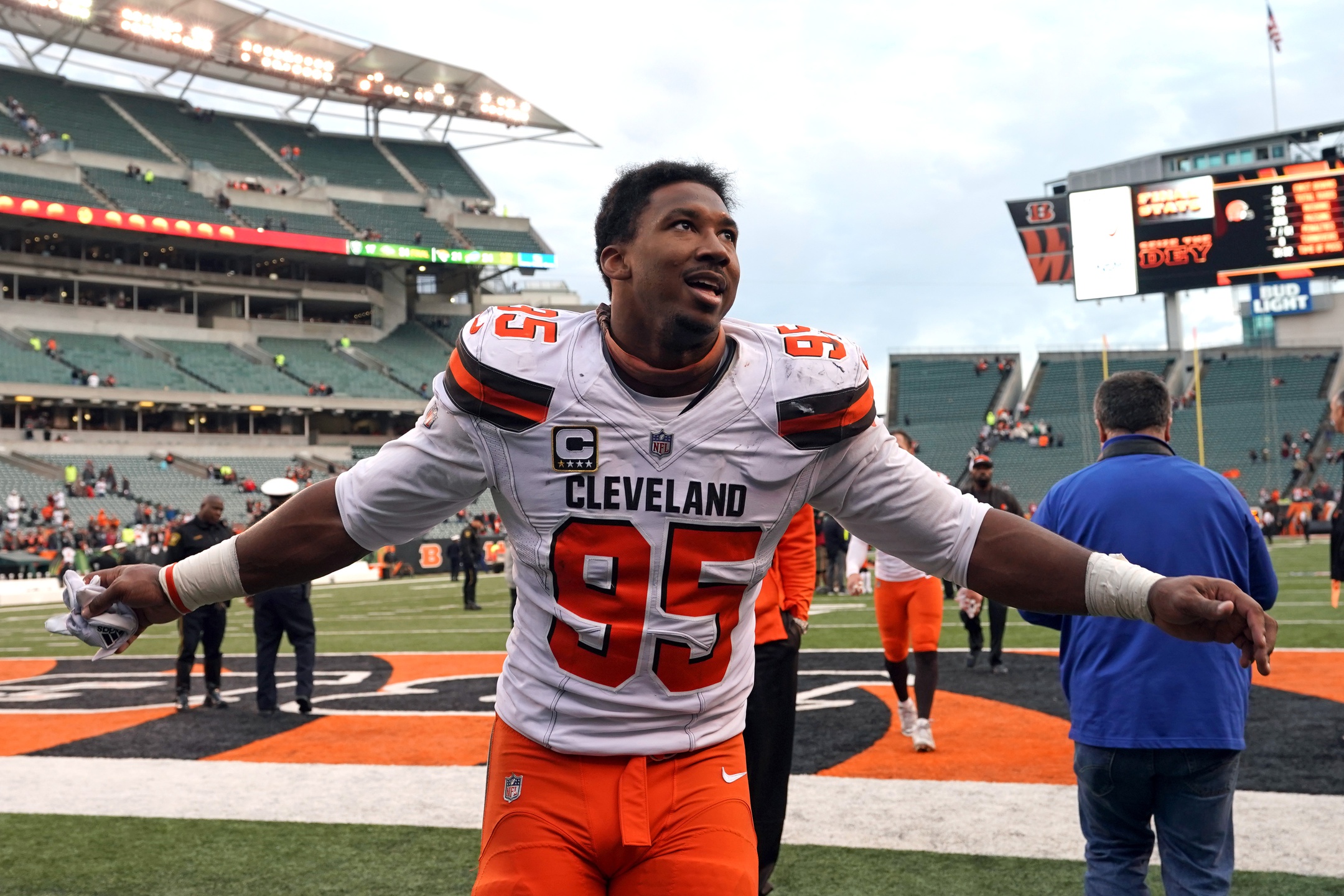 pro-myles-garretts-pressure-filled-sunday-and-season-keeps-the-browns-rolling