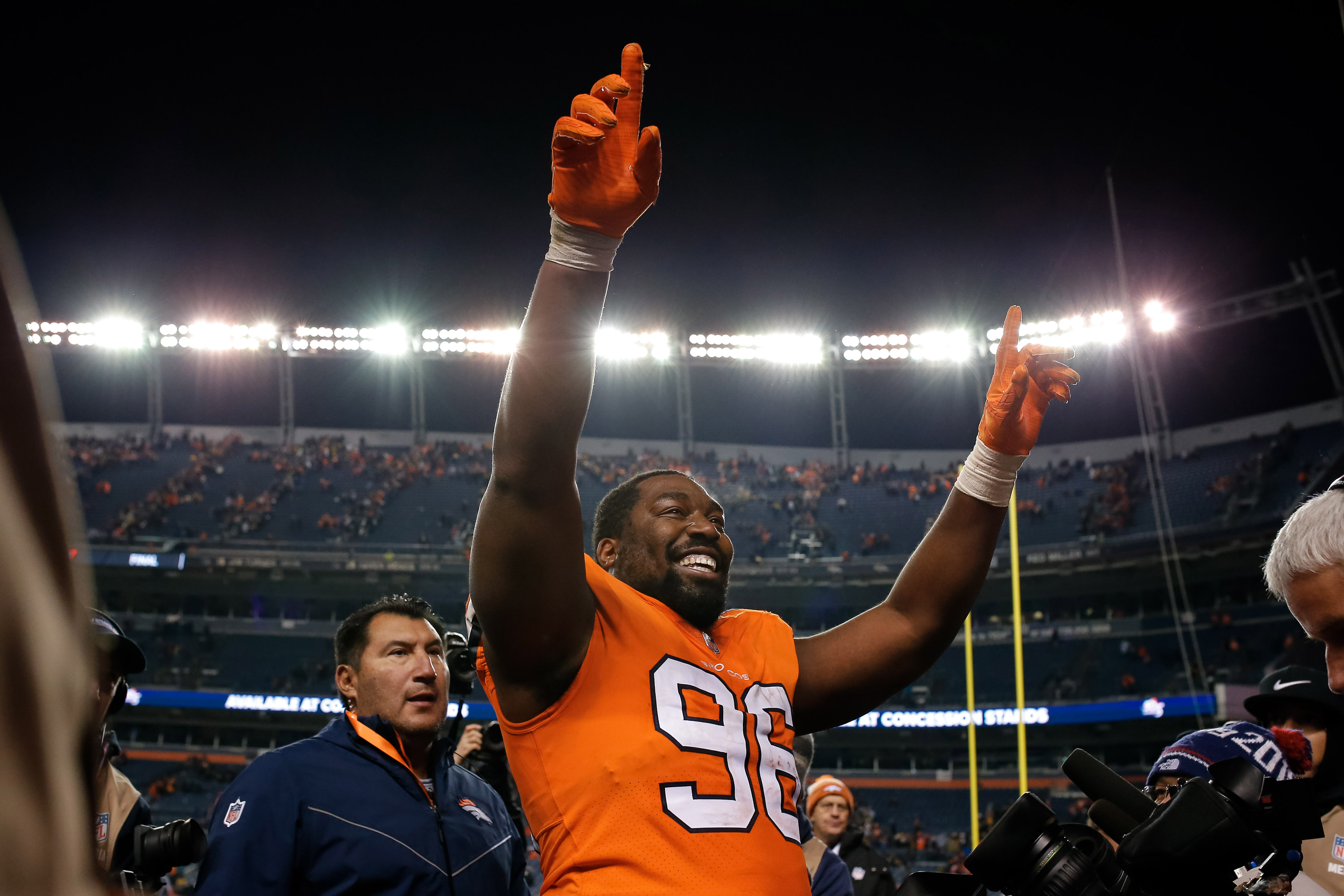 pro-nfl-week-12-plays-of-the-week