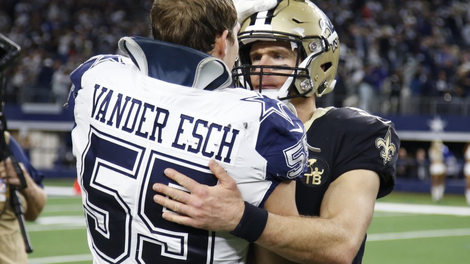 Dallas Cowboys linebacker Leighton Vander Esch (55) defense in the