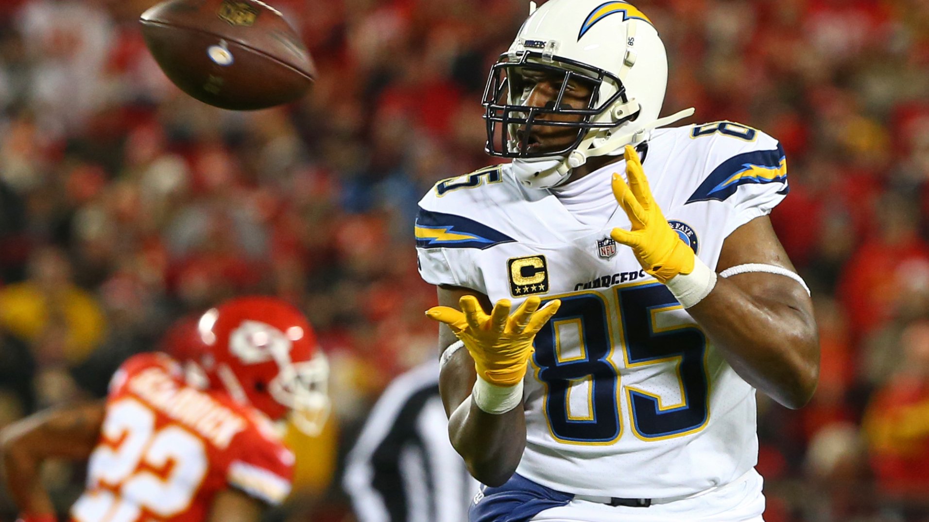 In the twilight of his career, Chargers TE Antonio Gates is finding a ...