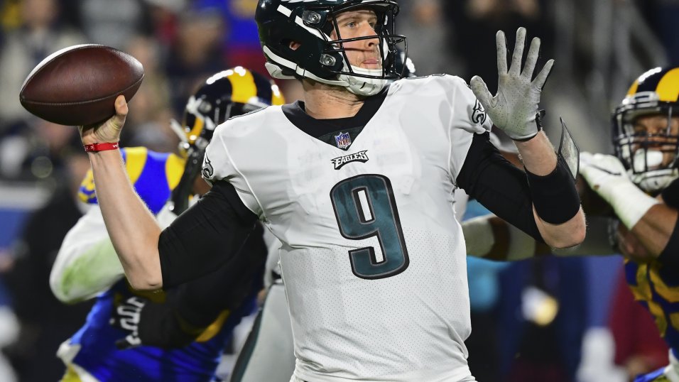 Eagles Beat Giants With Nick Foles at Quarterback - The New York Times