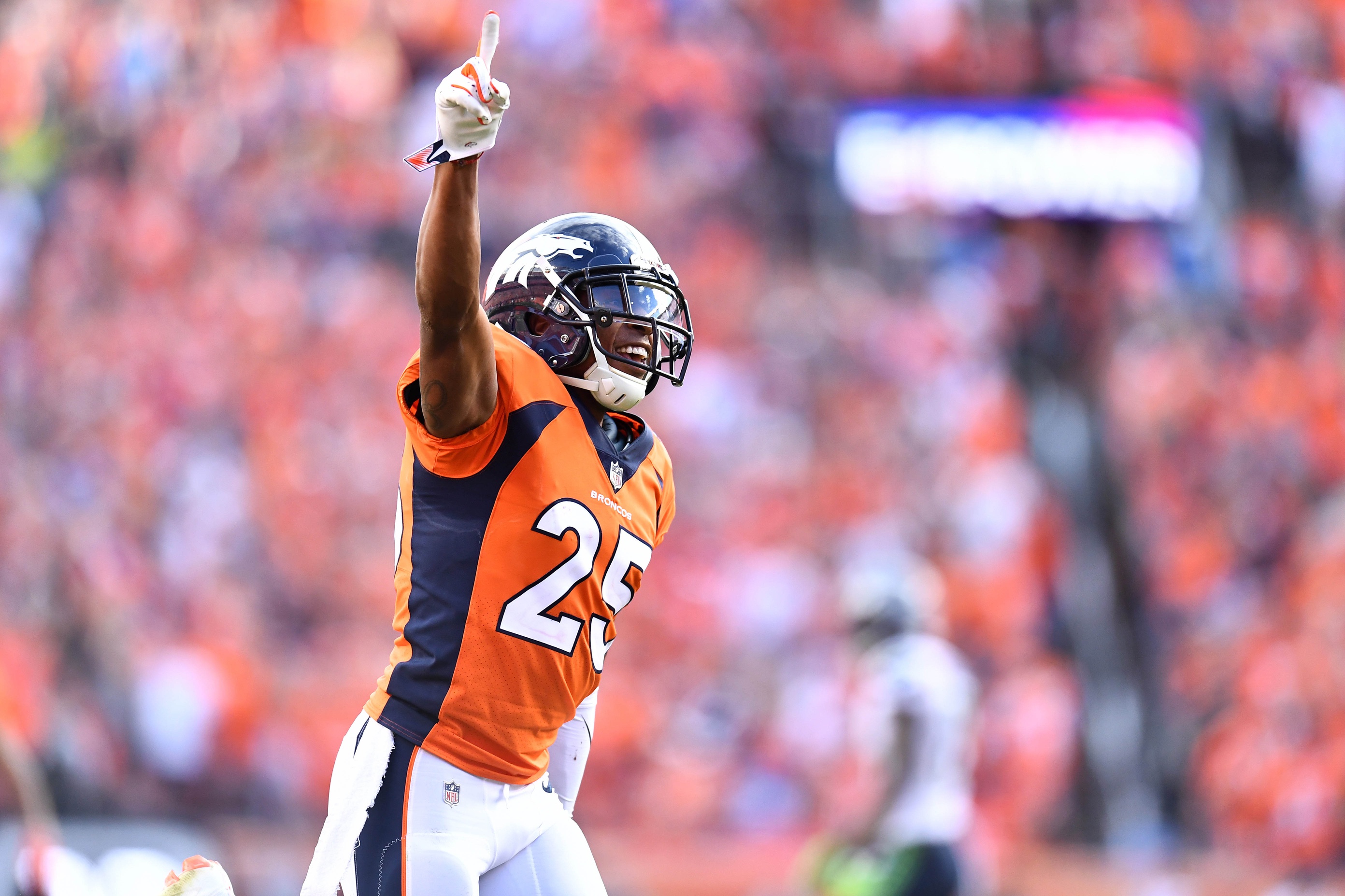 pro-the-chris-harris-era-lives-on-for-one-more-year-in-denver-as-both-sides-agree-to-a-contract-revision