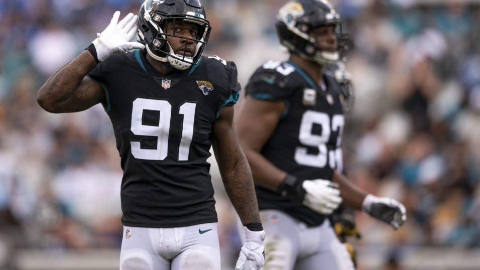 Chicago Bears sign pass rusher Yannick Ngakoue to one year deal