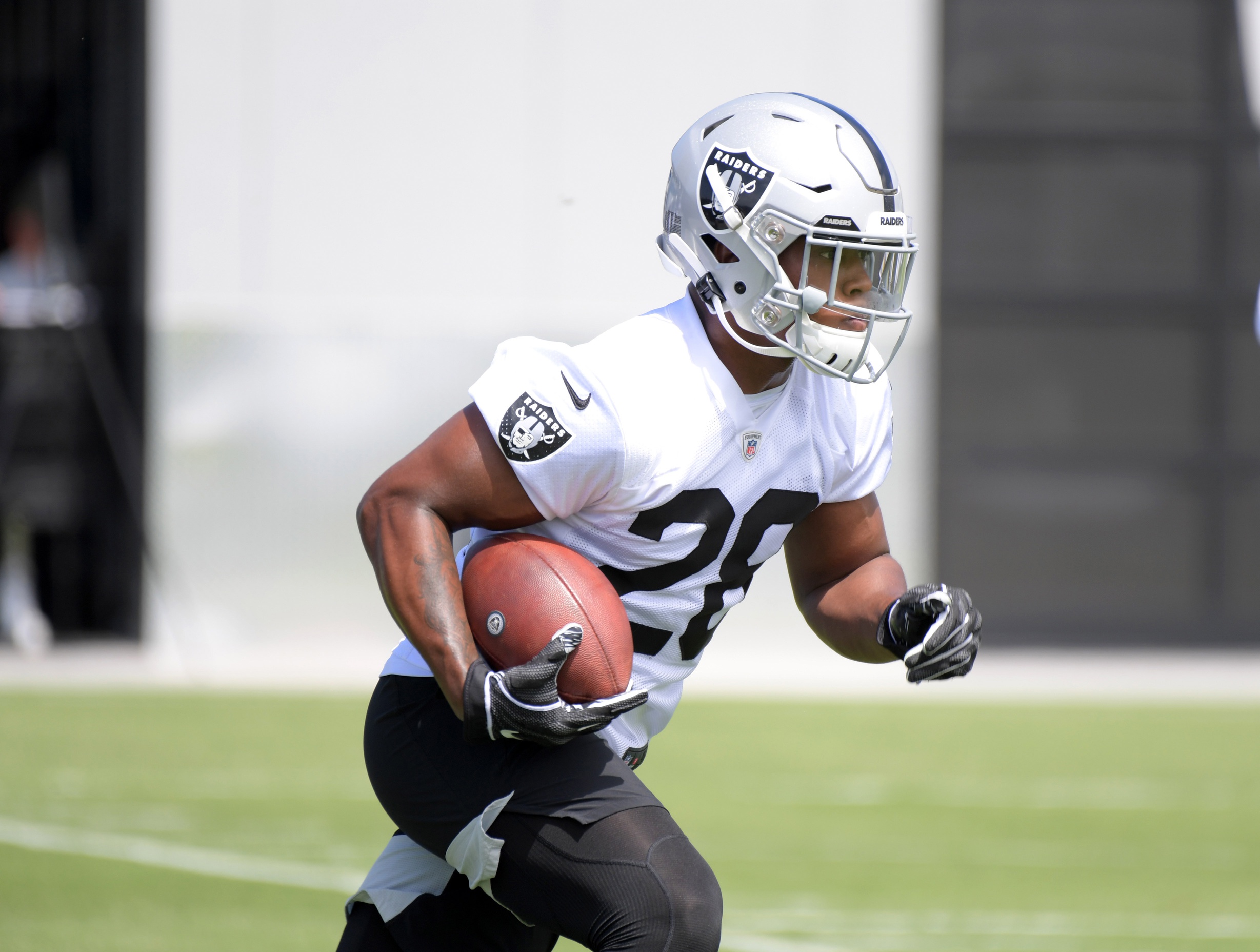 pro-josh-jacobs-jalen-richard-could-be-a-formidable-pass-catching-duo-for-the-raiders-in-2019