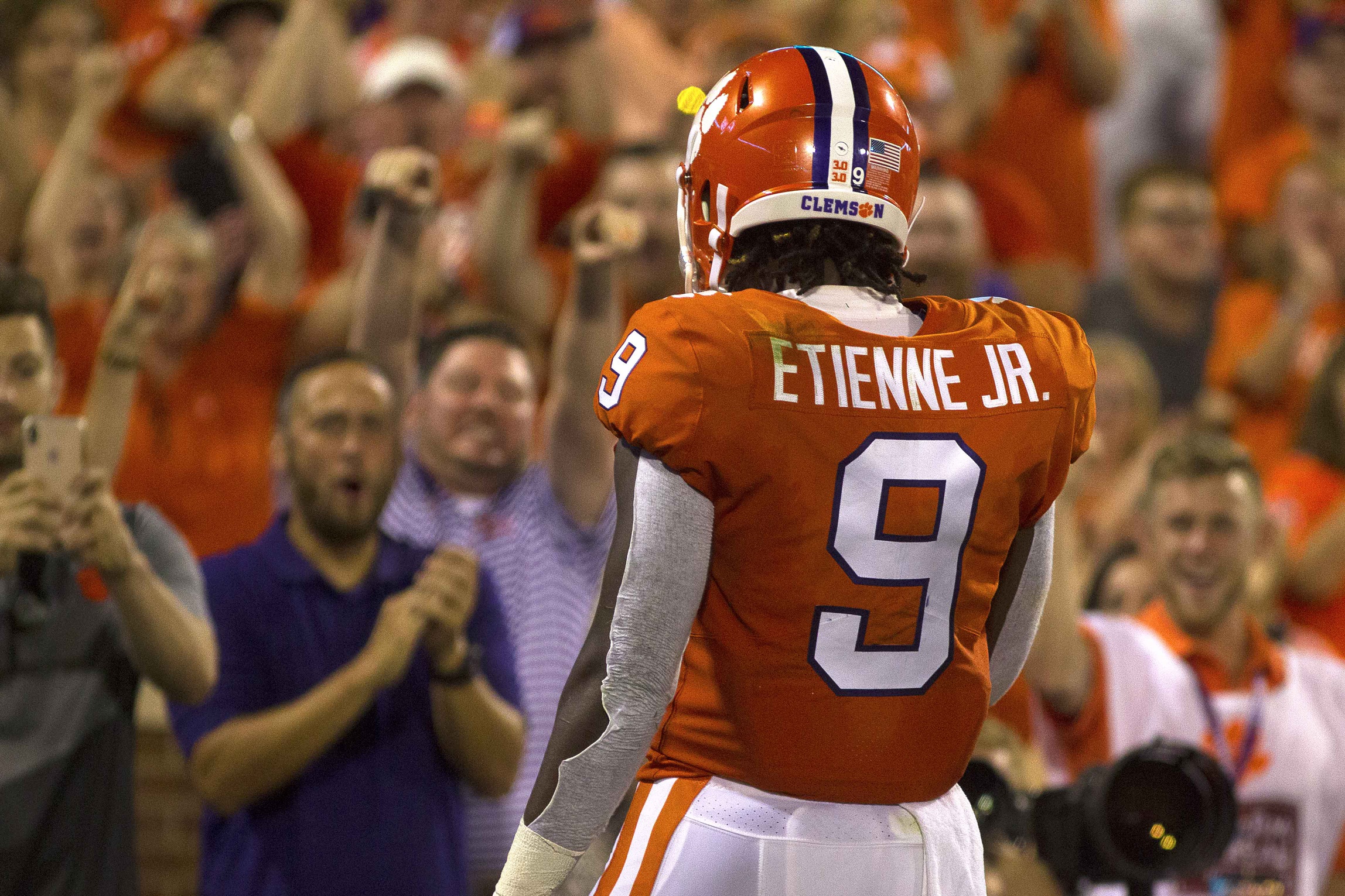 college-football-week-1-highlighting-top-running-back-performances