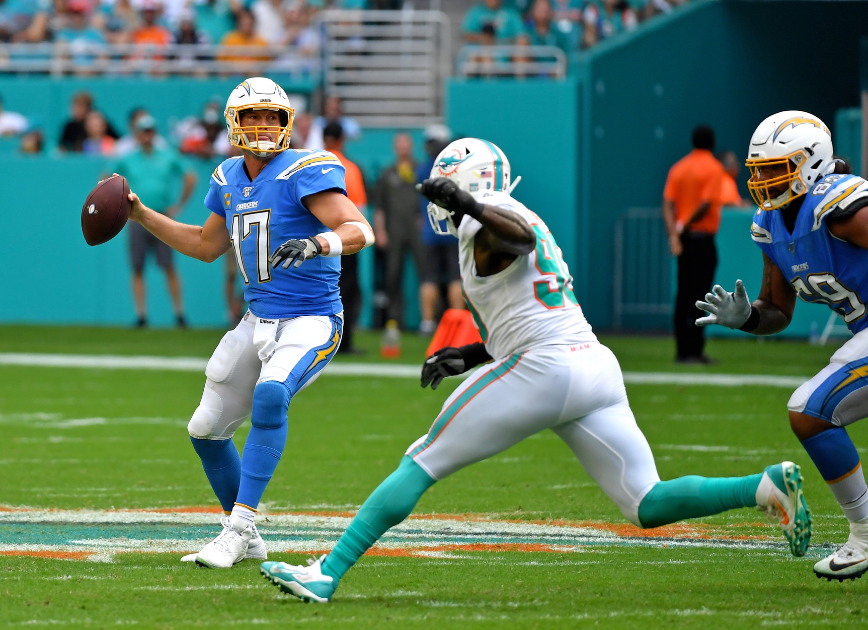 pro-nfl-week-4-pff-refocused-los-angeles-chargers-30-miami-dolphins-10