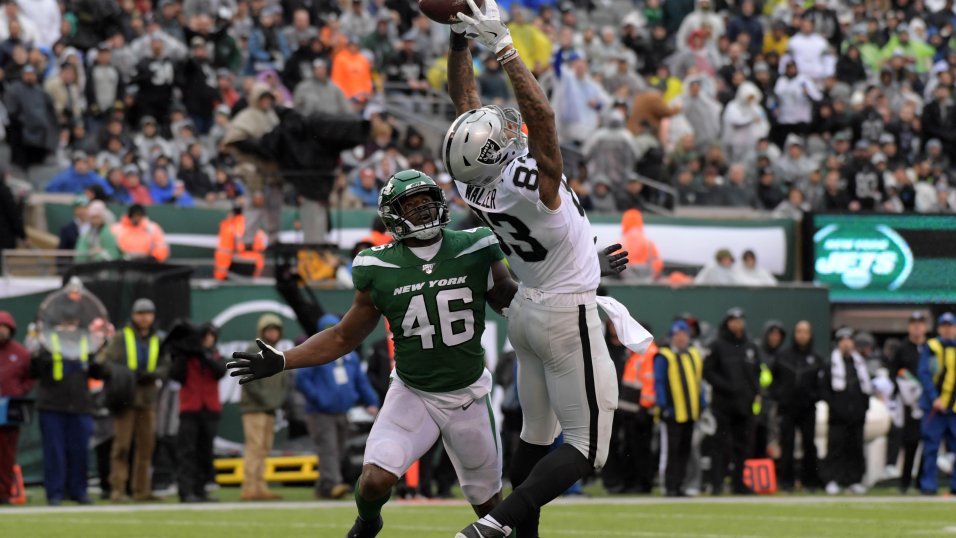 EAST RUTHERFORD, NJ - NOVEMBER 27: Chicago Bears linebacker Trevis