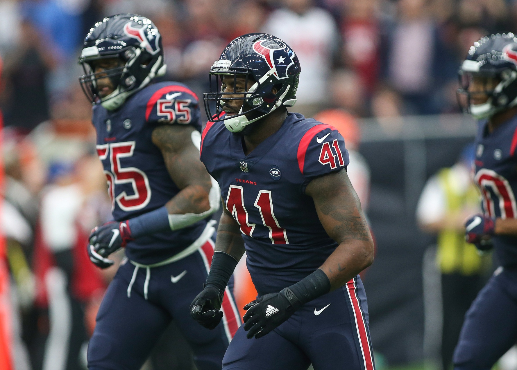 pro-signature-stat-spotlight-linebackers