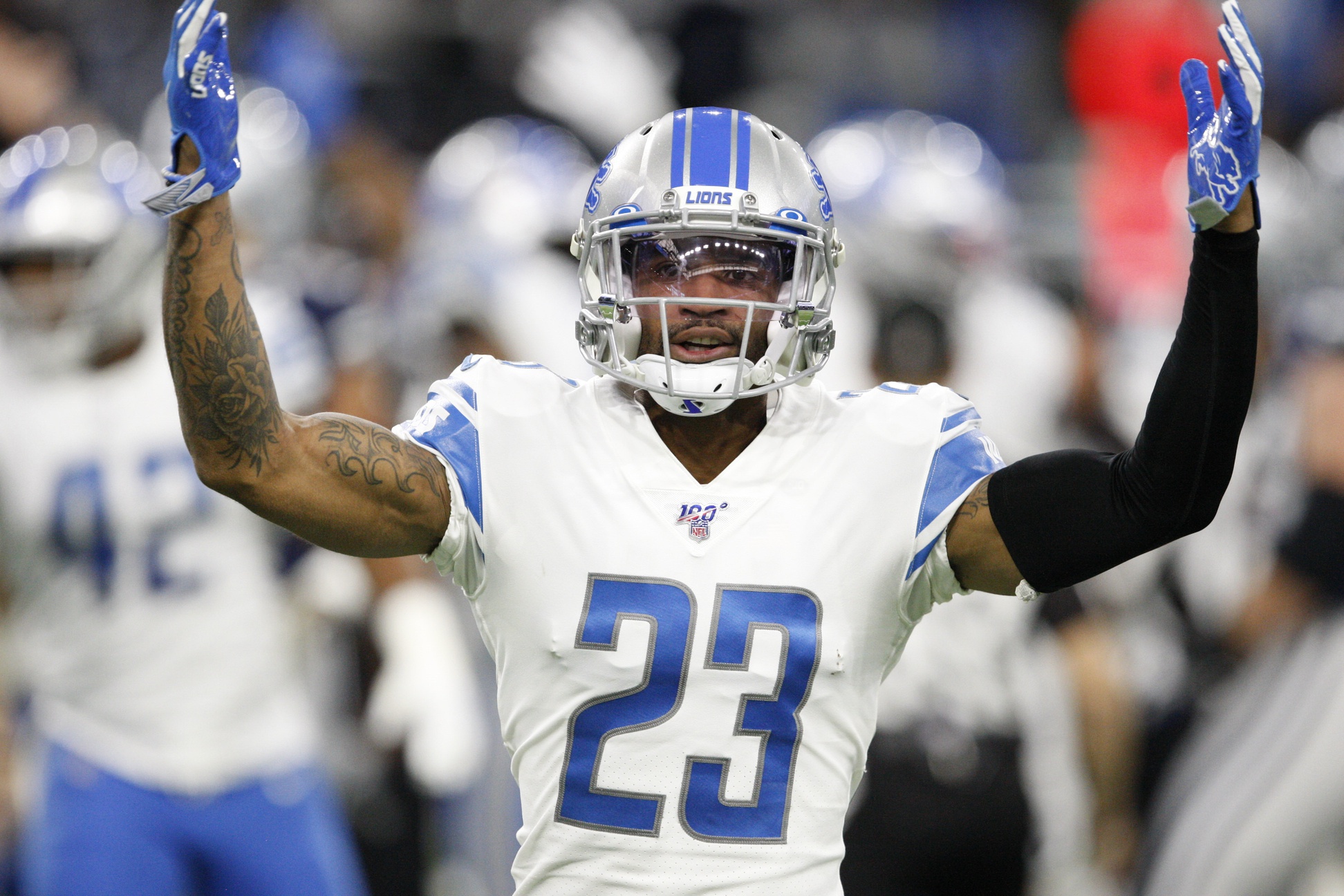 Philadelphia, Pennsylvania, USA. 21st Nov, 2021. Philadelphia Eagles  cornerback Darius Slay (2) in action prior to the NFL game between the New  Orleans Saints and the Philadelphia Eagles at Lincoln Financial Field