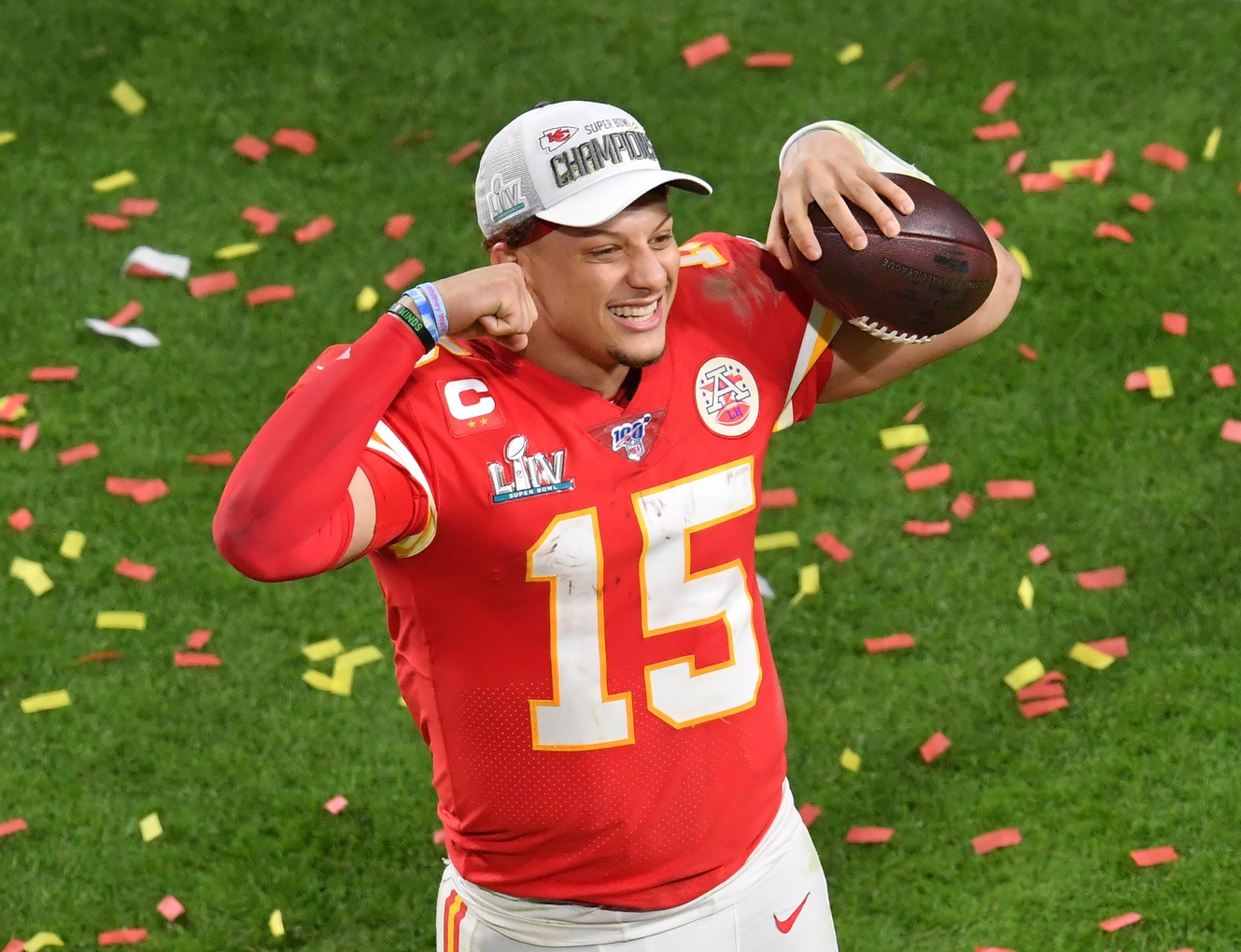 Chiefs' Patrick Mahomes signs 10year contract extension worth up to